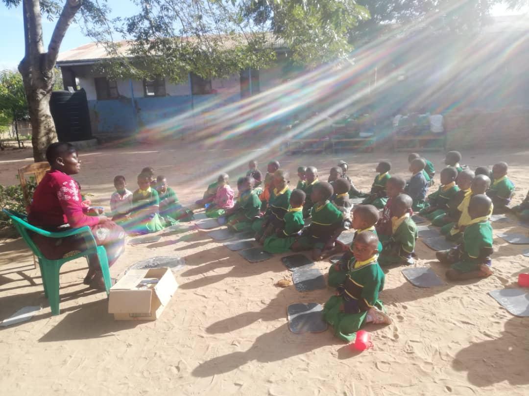 Întâlnire cu profesorii și elevii Școlii Generale din satul Mkoga