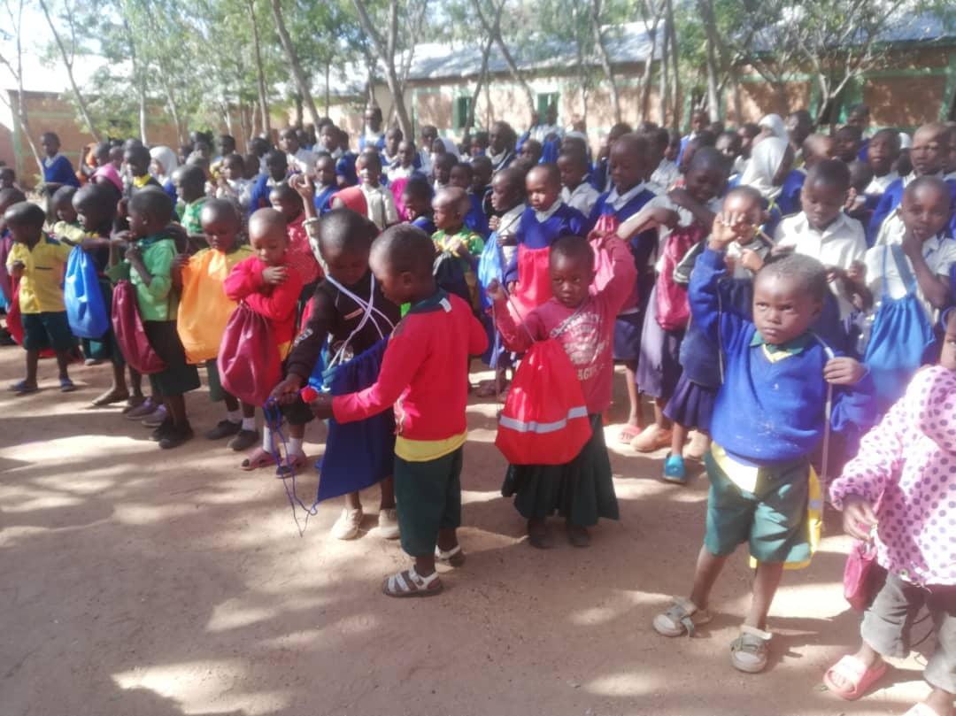 Daruri multe și 12 noi burse pentru elevii de școală primară