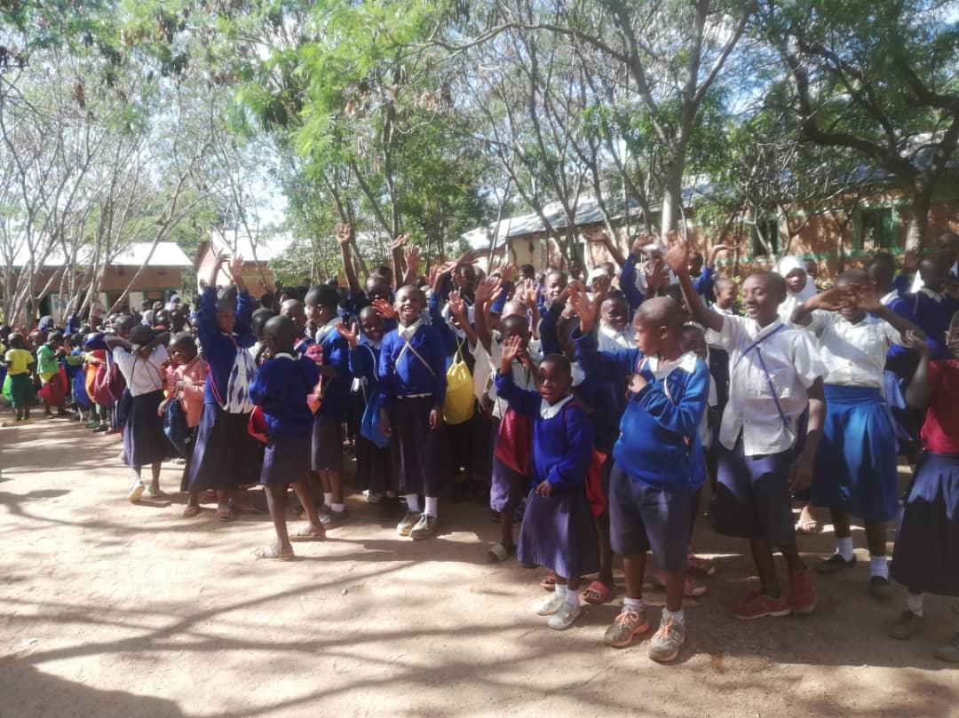 Daruri multe și 12 noi burse pentru elevii de școală primară