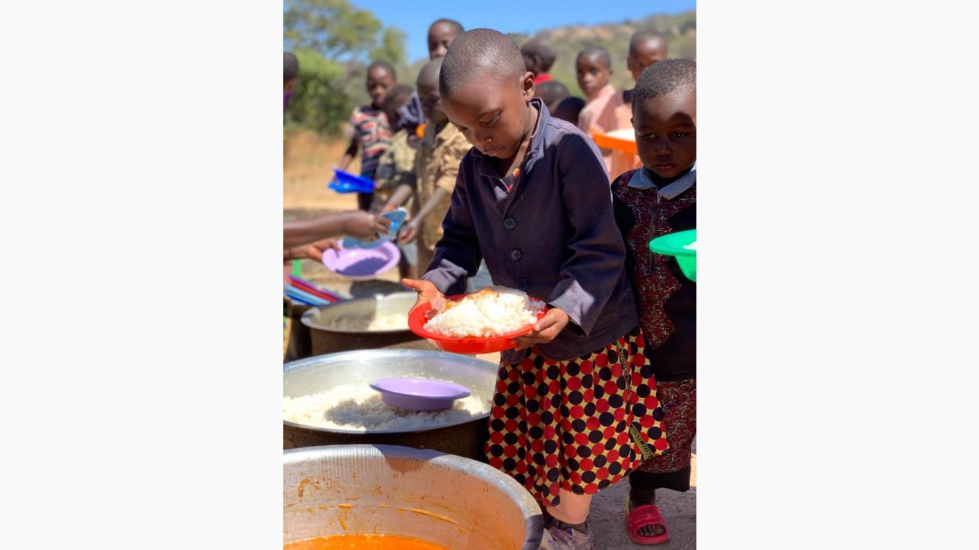 Vizită în satul Ibogu la început de an școlar