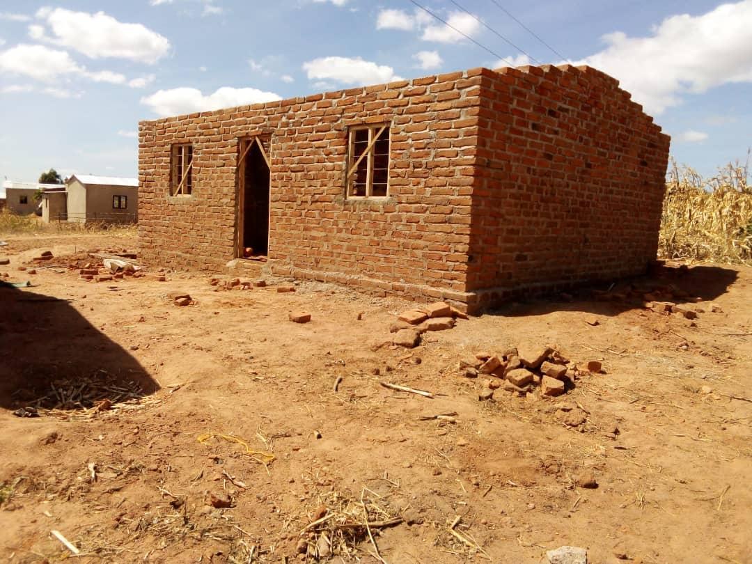 32 de case – acoperiş şi bucurie pentru tot atâtea familii tanzaniene