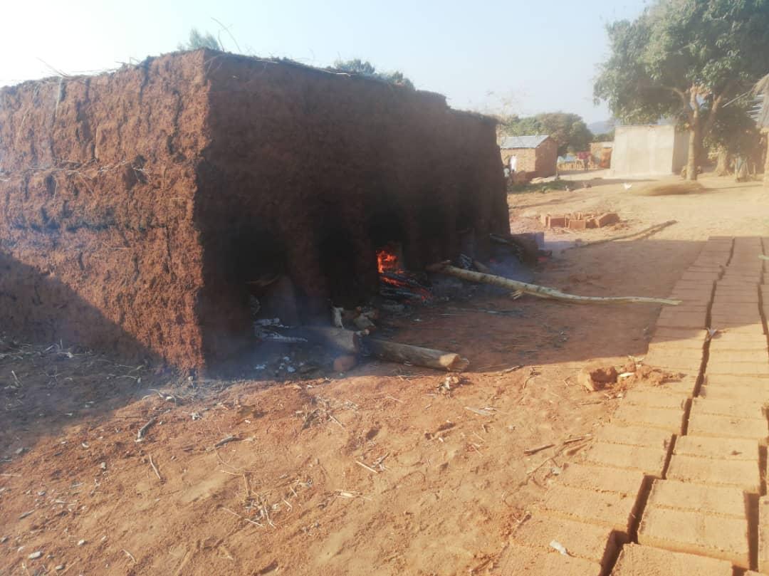 32 de case – acoperiş şi bucurie pentru tot atâtea familii tanzaniene