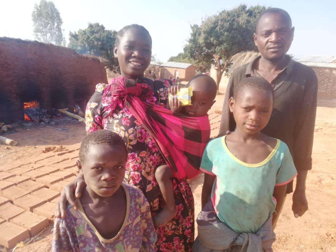 32 de case – acoperiş şi bucurie pentru tot atâtea familii tanzaniene