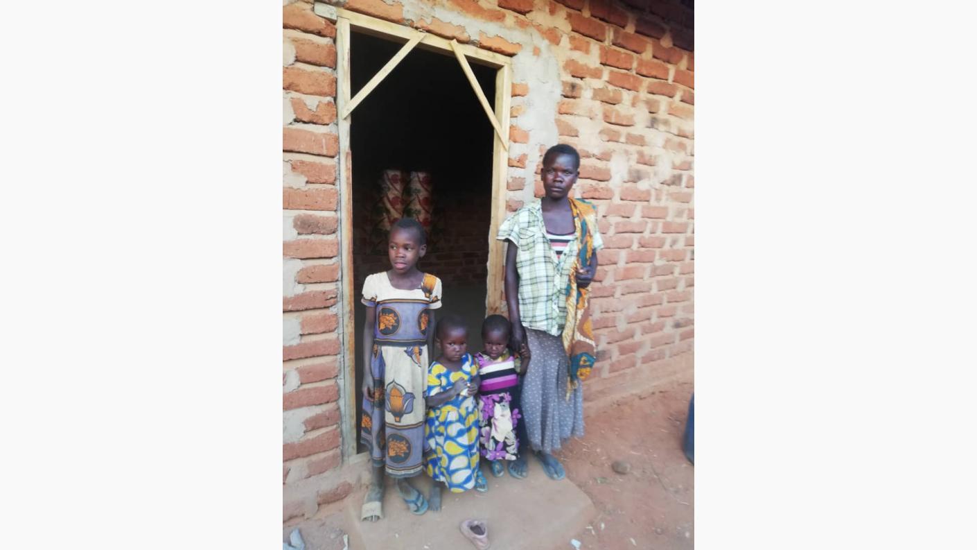 32 de case – acoperiş şi bucurie pentru tot atâtea familii tanzaniene