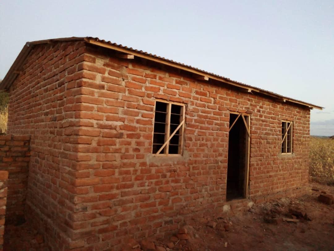 32 de case – acoperiş şi bucurie pentru tot atâtea familii tanzaniene