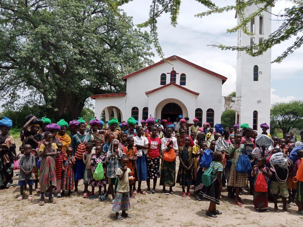 Pomenirea morților si întâlnire în parohia Sfântului Nicolae din Sasamambo