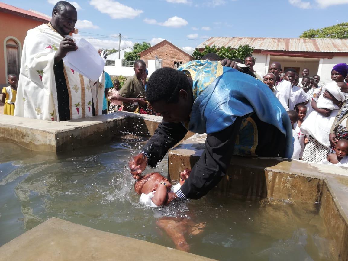 114 botezuri în cadrul Centrului Misionar din Kidamali