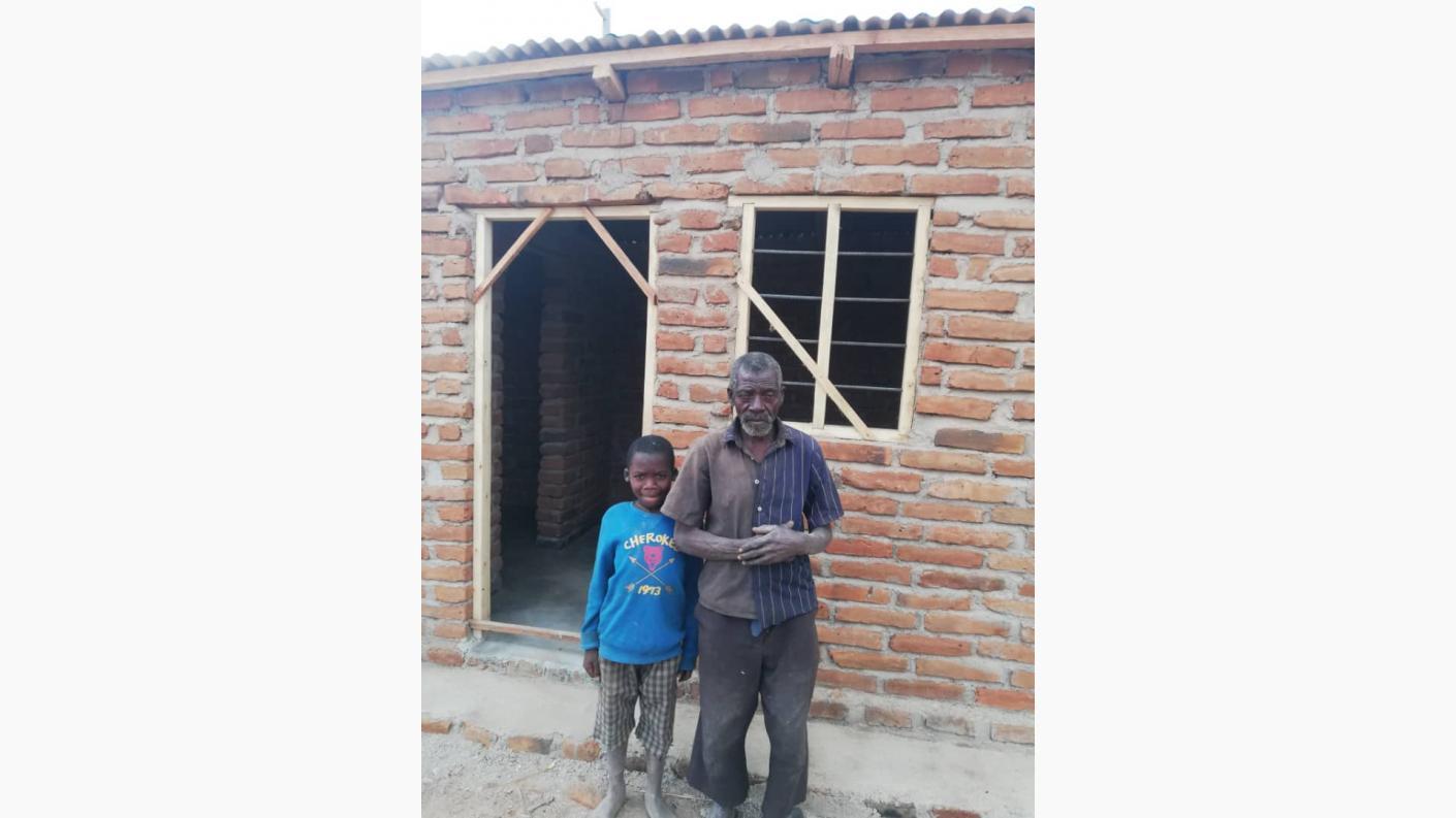 O casă nouă - o minune pentru un bunic și nepotul său