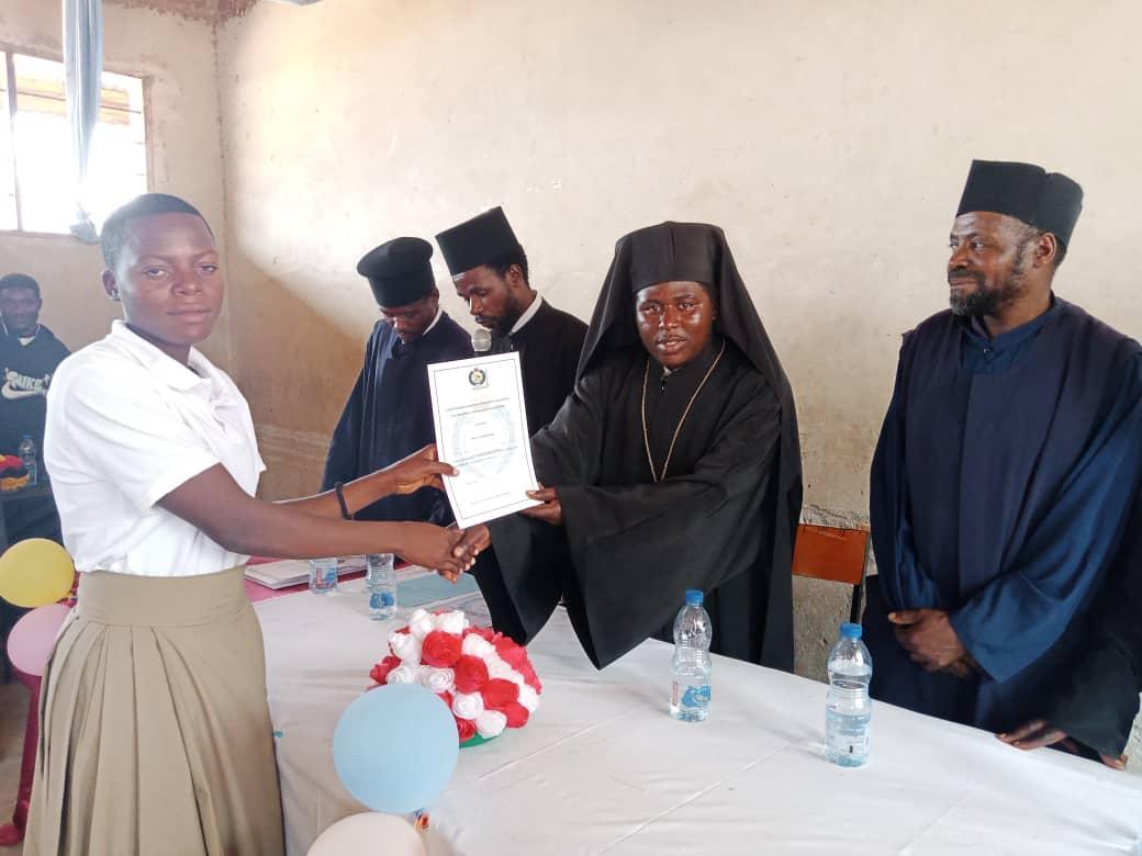 La ce foloseşte diploma de creştin ortodox în Tanzania?