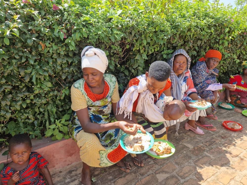 Moşii de Iarnă la Centrul Misionar din Kidamali