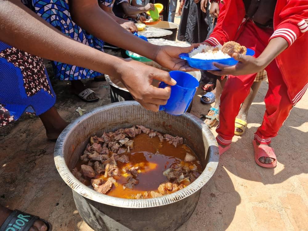 Moşii de Iarnă la Centrul Misionar din Kidamali