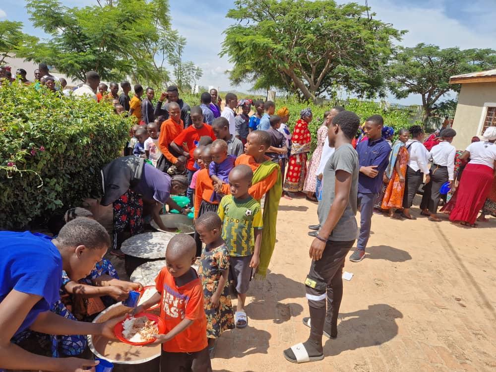 Moşii de Iarnă la Centrul Misionar din Kidamali