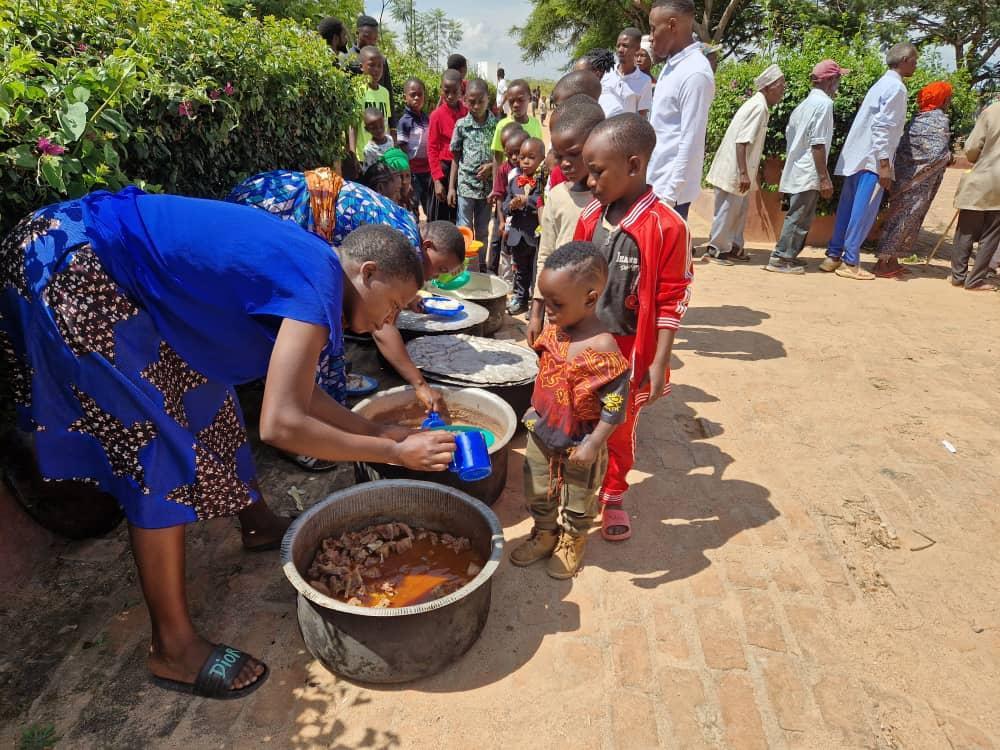 Moşii de Iarnă la Centrul Misionar din Kidamali