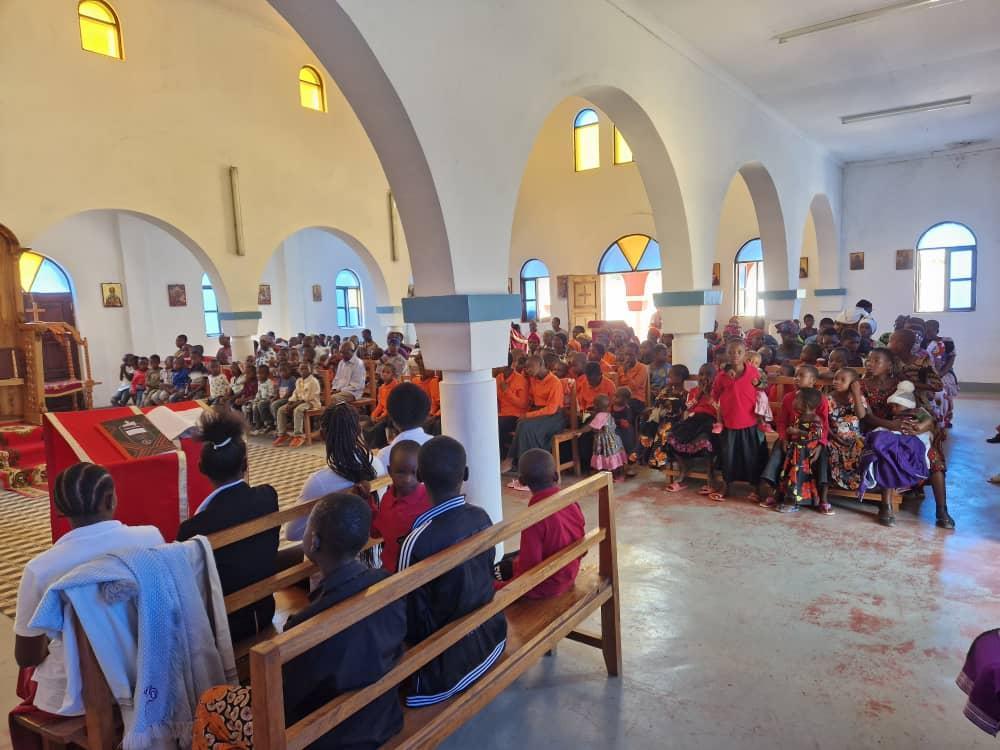 Moşii de Iarnă la Centrul Misionar din Kidamali