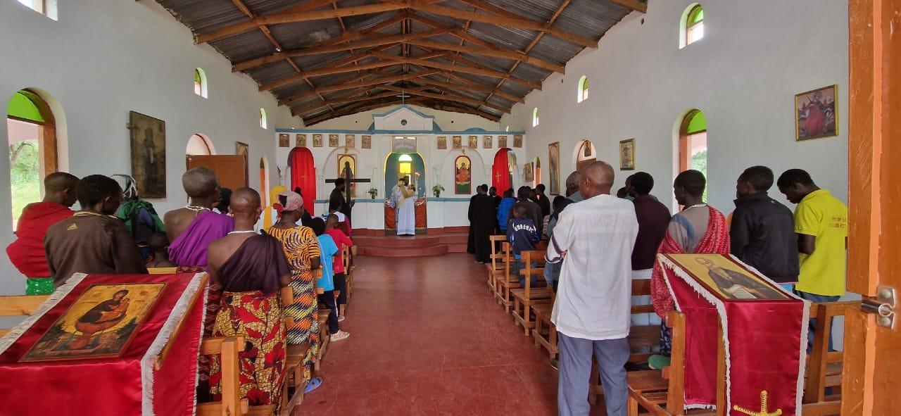 Un nou preot în parohia cu hramul Izvorul Tămăduirii din satul Nyamahana