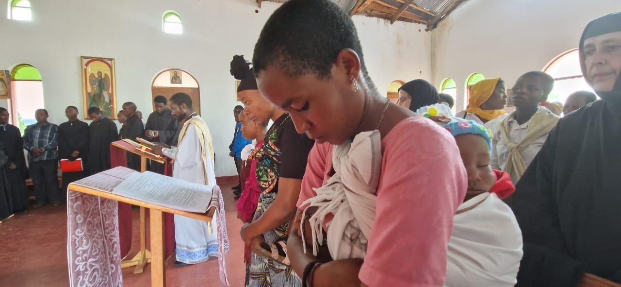 Un nou preot în parohia cu hramul Izvorul Tămăduirii din satul Nyamahana