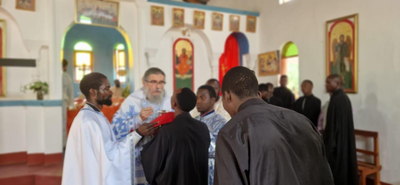 Un nou preot în parohia cu hramul Izvorul Tămăduirii din satul Nyamahana