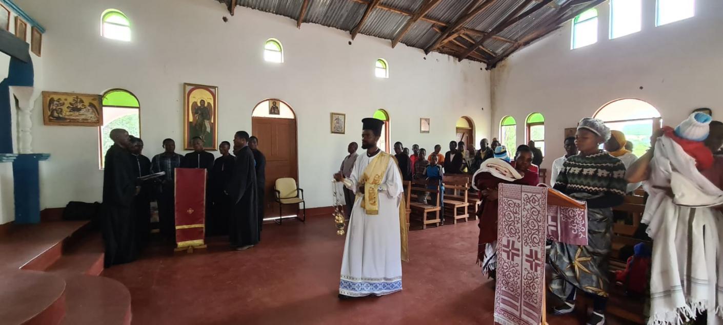 Un nou preot în parohia cu hramul Izvorul Tămăduirii din satul Nyamahana