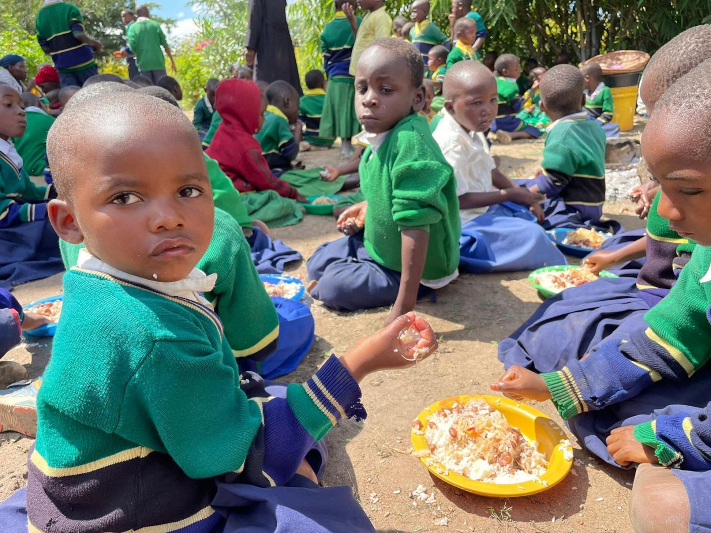 Copiii din satul Mkoga