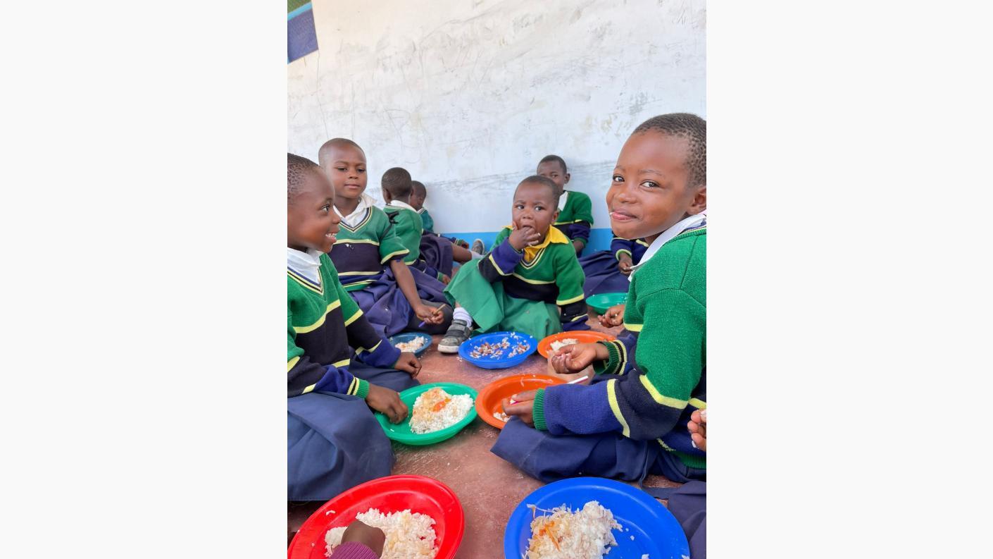 Copiii din satul Mkoga