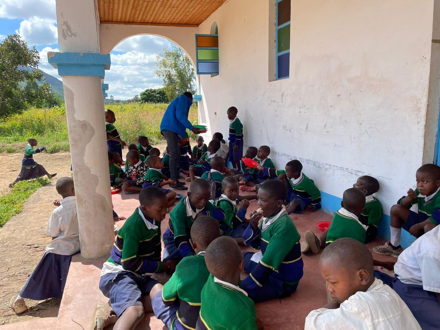 Copiii din satul Mkoga