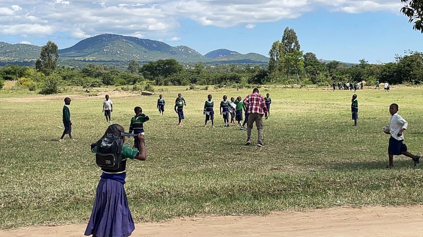 Copiii din satul Mkoga