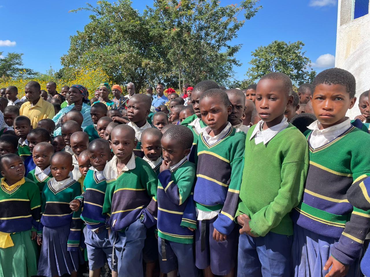 Copiii din satul Mkoga