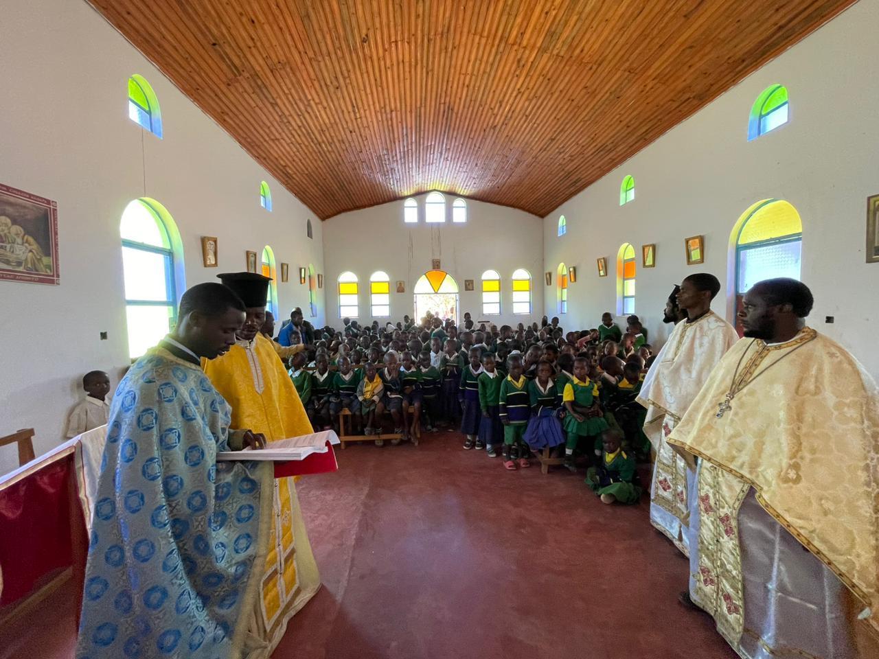 Copiii din satul Mkoga