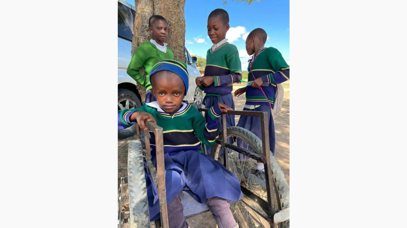 Copiii din satul Mkoga