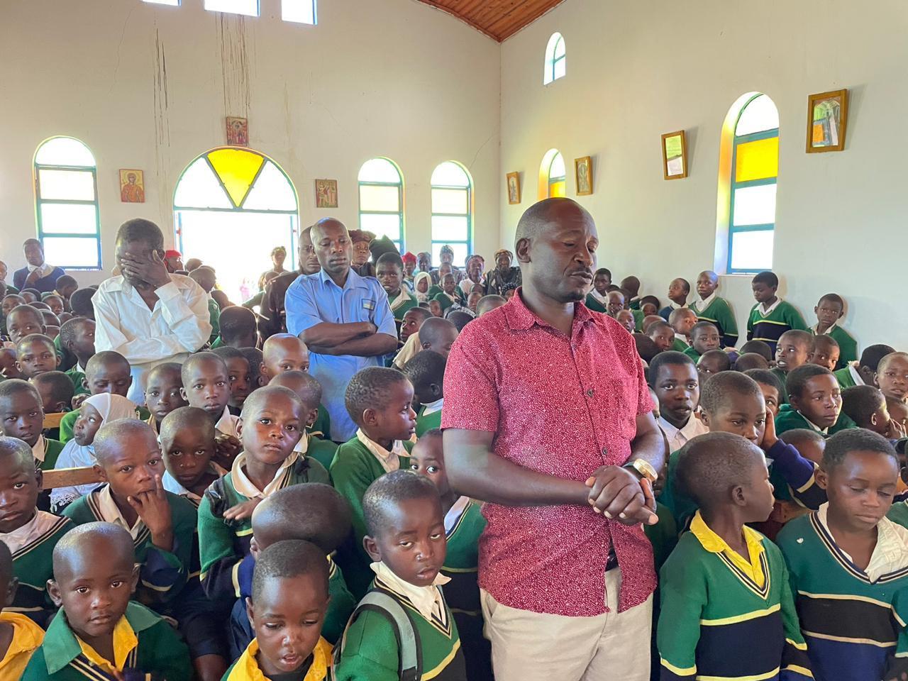 Copiii din satul Mkoga