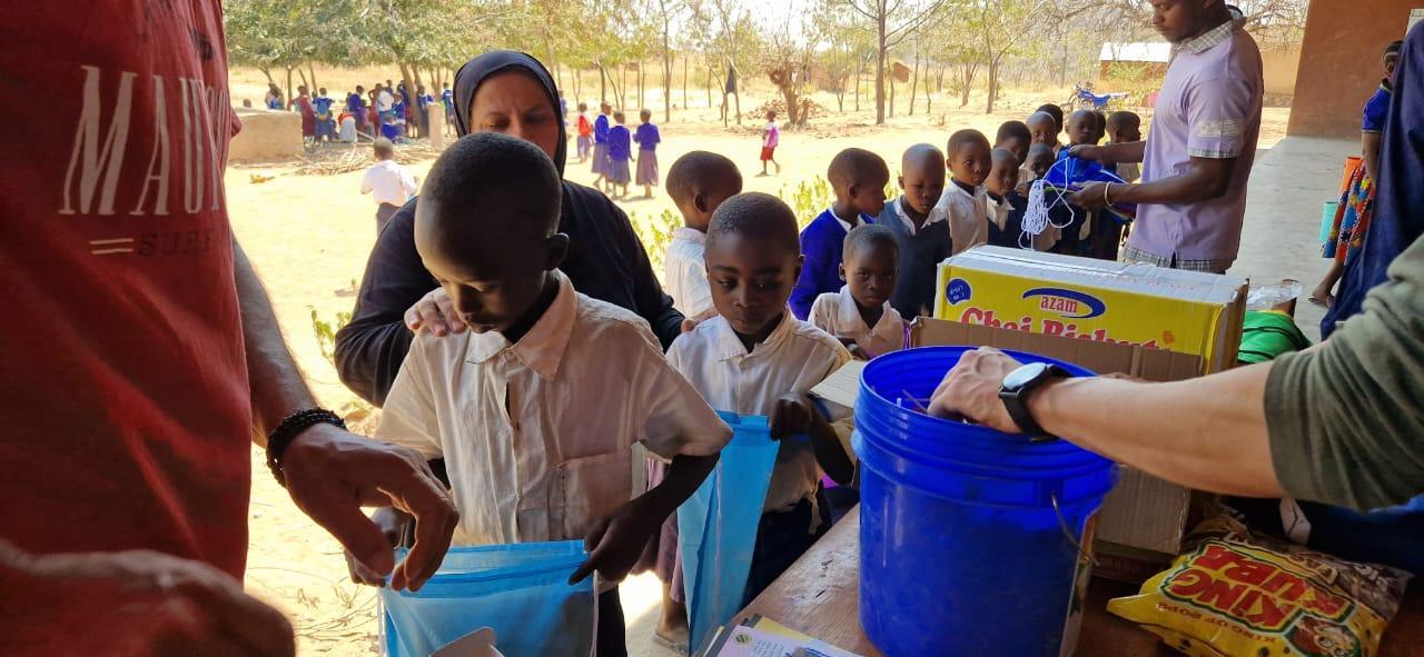 Vizită la şcoala primară din satul Mlambalasi