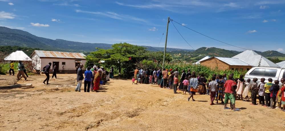 În mijlocul credincioșilor din satele Ilalasimba, Ibogo și Magubike
