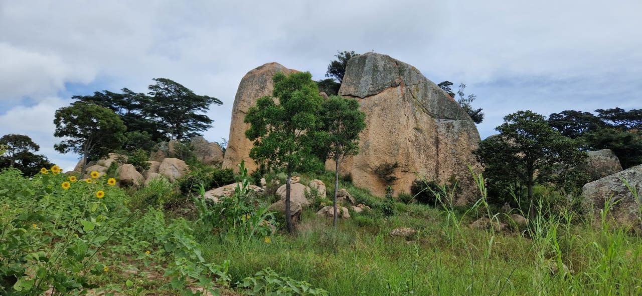 Oameni și stânci de poveste – de la Ibogo la Idangidungu