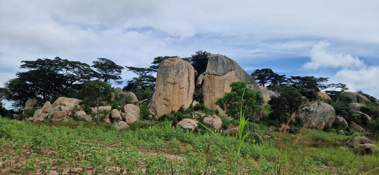 Oameni și stânci de poveste – de la Ibogo la Idangidungu