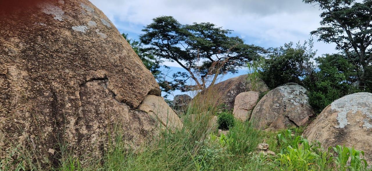 Oameni și stânci de poveste – de la Ibogo la Idangidungu