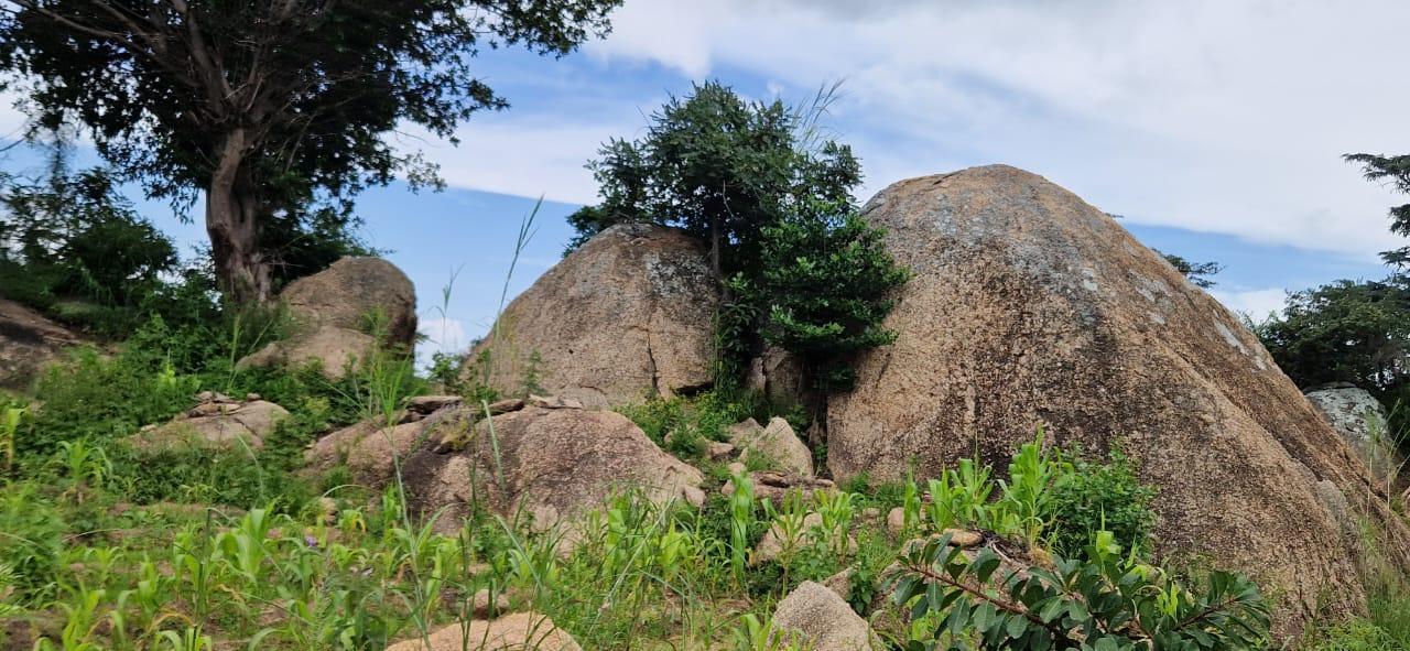 Oameni și stânci de poveste – de la Ibogo la Idangidungu