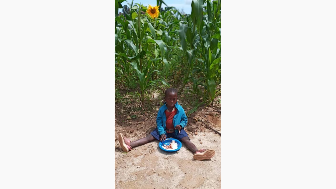 Oameni și stânci de poveste – de la Ibogo la Idangidungu