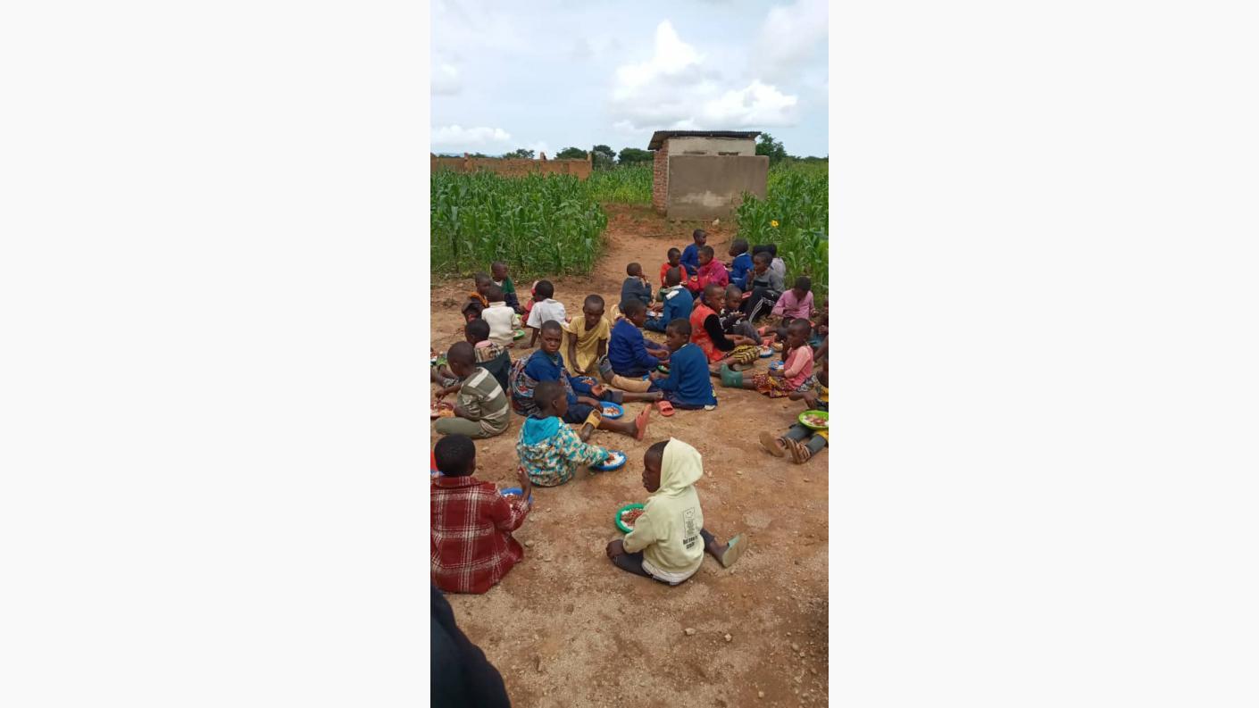 Oameni și stânci de poveste – de la Ibogo la Idangidungu