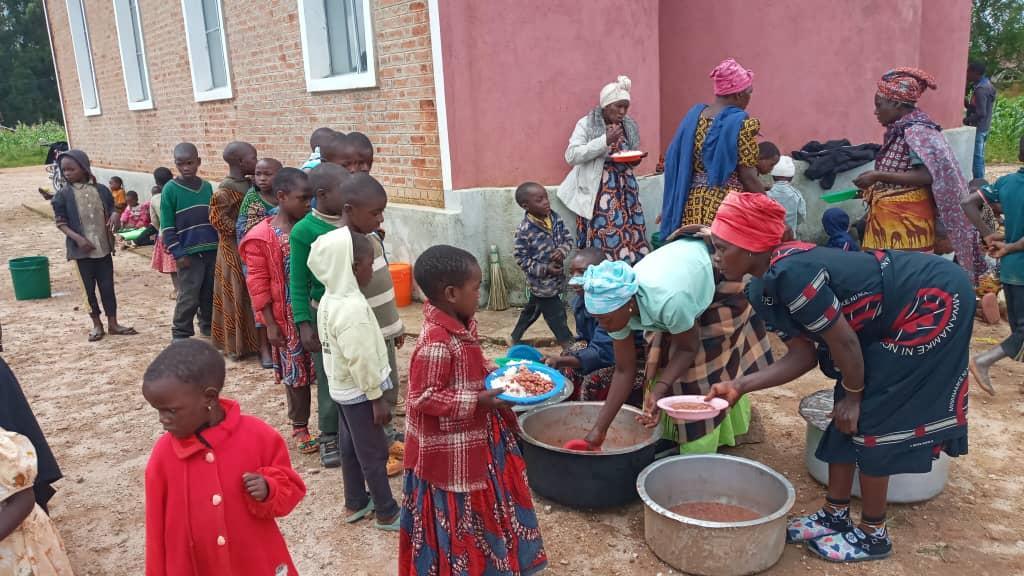 Oameni și stânci de poveste – de la Ibogo la Idangidungu