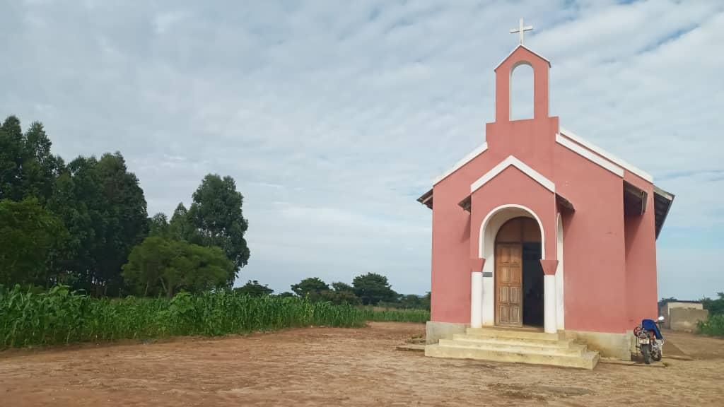 Oameni și stânci de poveste – de la Ibogo la Idangidungu