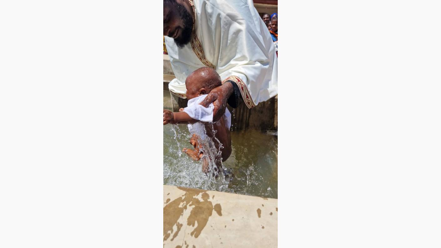 12 Botezuri în Sâmbăta lui Lazăr