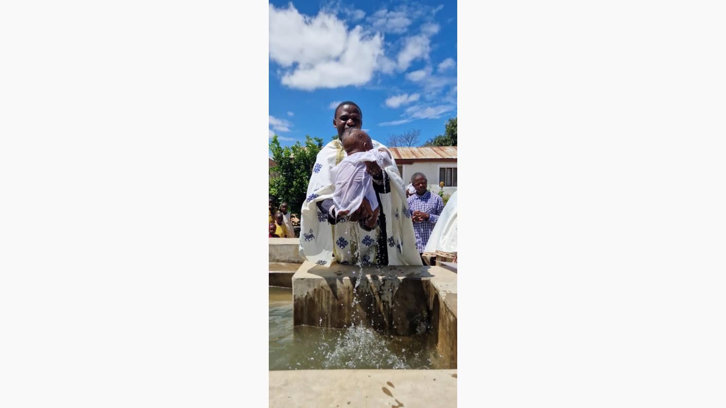 12 Botezuri în Sâmbăta lui Lazăr