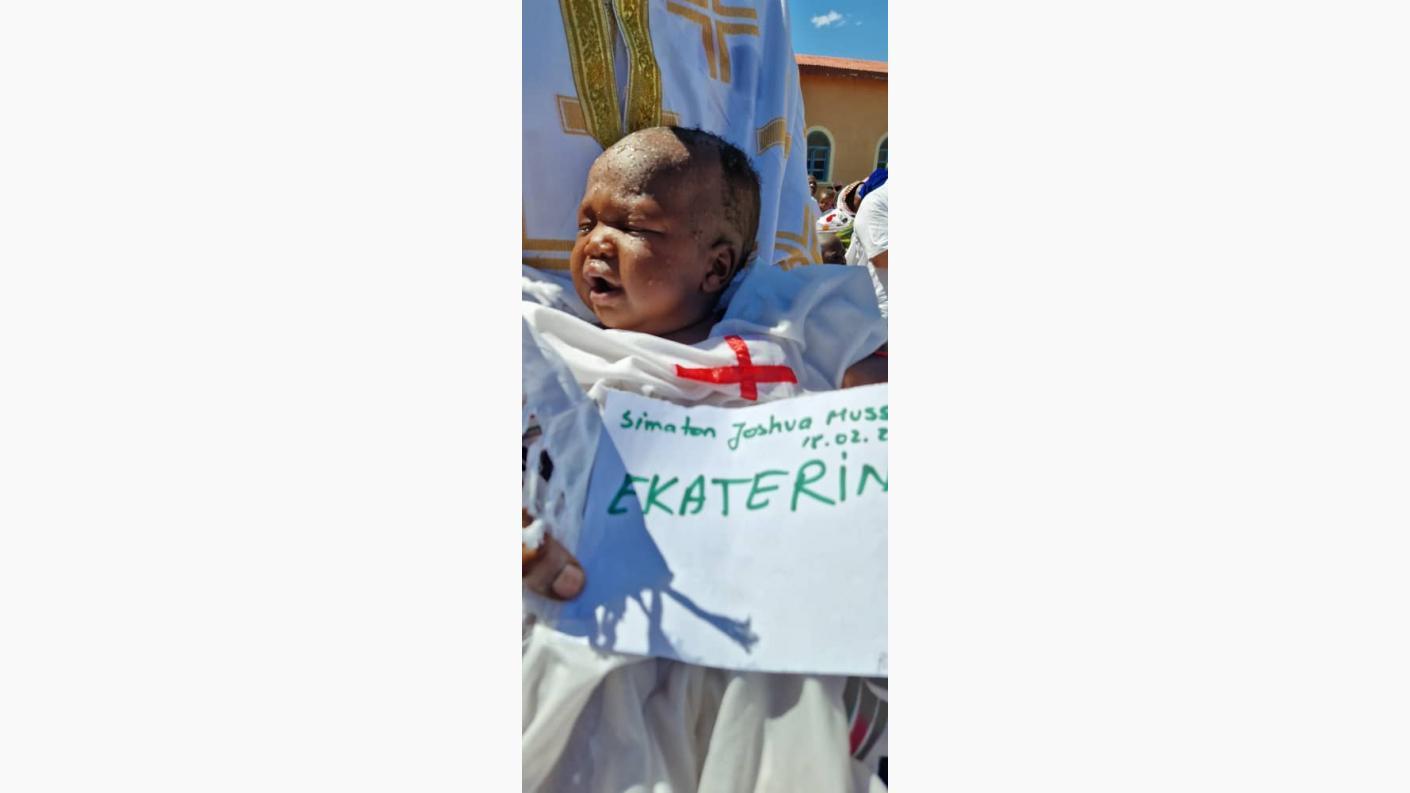 Părintele Mitropolit Teofan a participat la săvârșirea a 227 de botezuri în cadrul Centrului Misionar din Kidamali