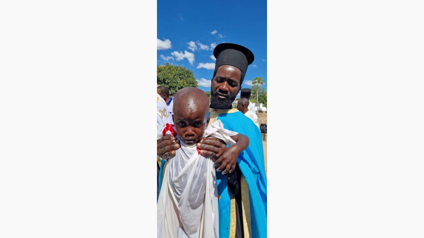 Părintele Mitropolit Teofan a participat la săvârșirea a 227 de botezuri în cadrul Centrului Misionar din Kidamali