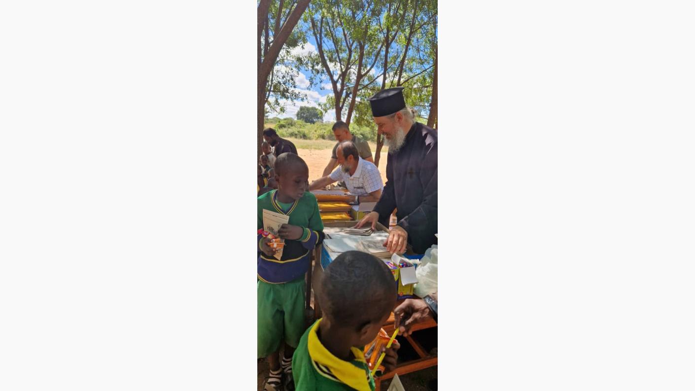 Delegația Arhiepiscopiei Iașilor, în vizită la Școala Primară din Ipwasi