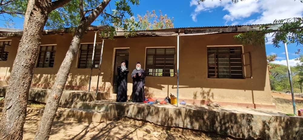 Delegația Arhiepiscopiei Iașilor, în vizită la Școala Primară din Ipwasi