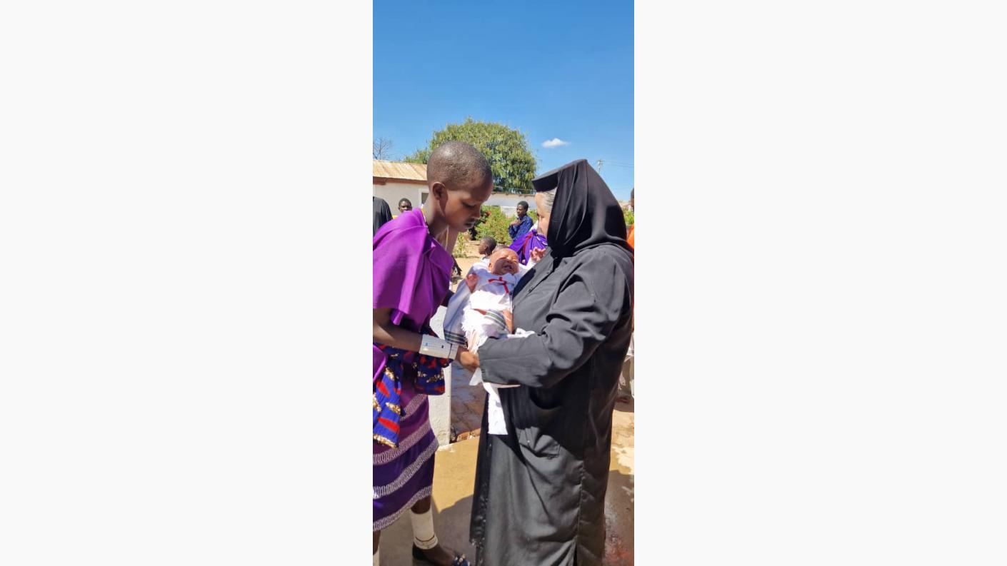 40 de botezuri la Centrul Misionar din Kidamali de sărbătoarea Sfinților Apostoli Petru și Pavel