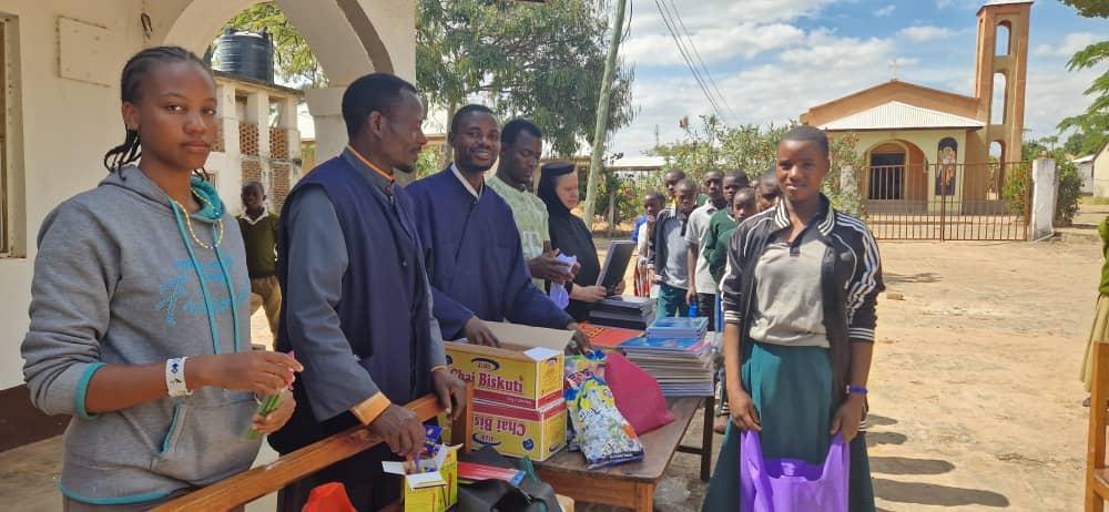 Întâlnirea Tinerilor Ortodocși elevi la liceele din Kidamali și Magubike