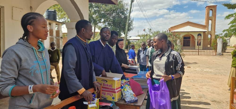 Întâlnirea Tinerilor Ortodocși elevi la liceele din Kidamali și Magubike