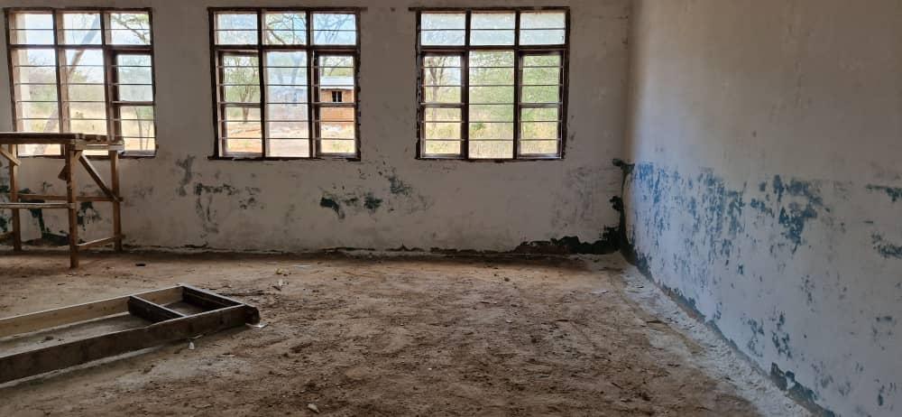 Şcoala din satul Ipwasi, în noi straie